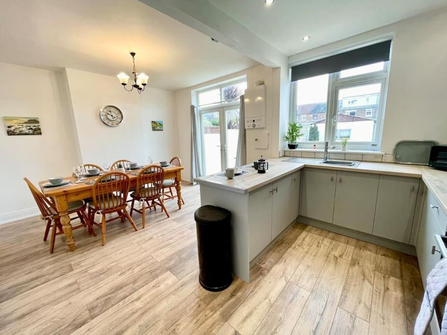 Portsmouth 3 Bedroom Getaway, Sleeps 6 Екстериор снимка