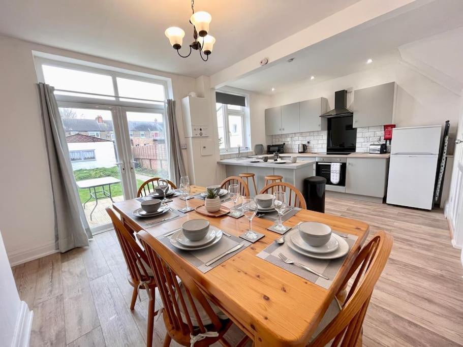 Portsmouth 3 Bedroom Getaway, Sleeps 6 Екстериор снимка