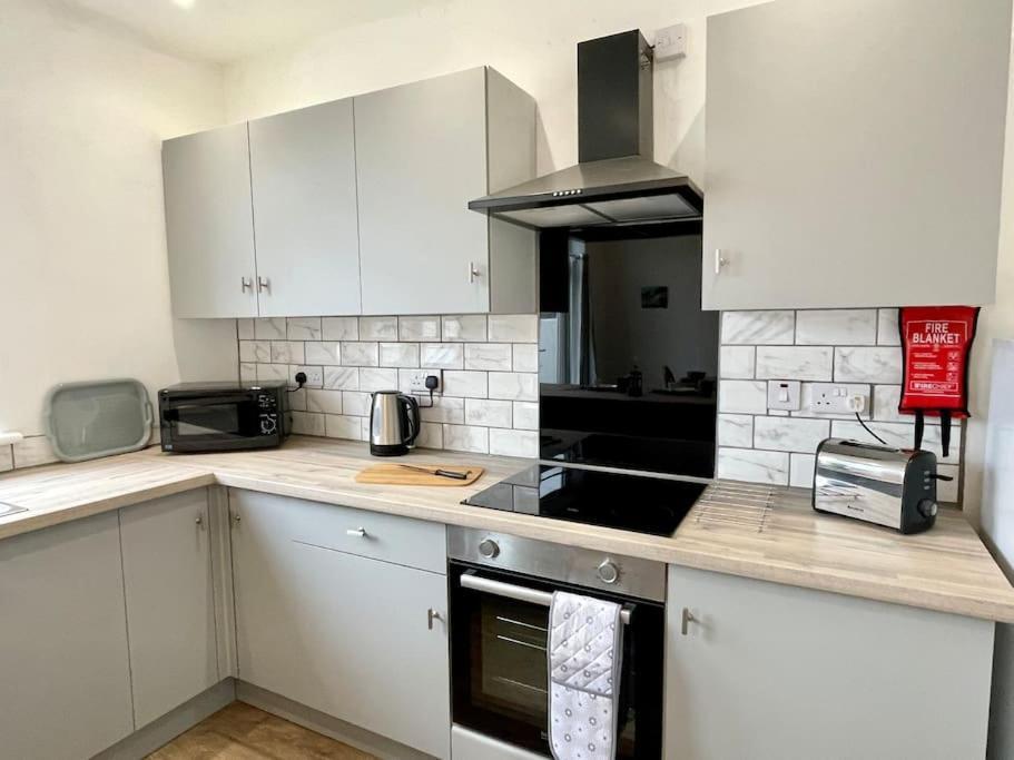 Portsmouth 3 Bedroom Getaway, Sleeps 6 Екстериор снимка