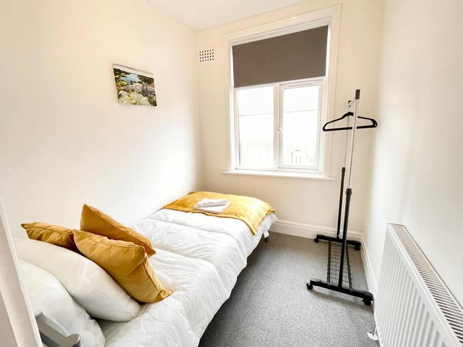 Portsmouth 3 Bedroom Getaway, Sleeps 6 Екстериор снимка