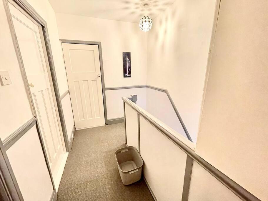 Portsmouth 3 Bedroom Getaway, Sleeps 6 Екстериор снимка