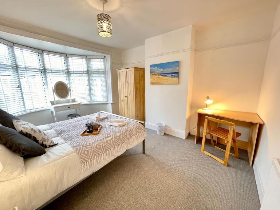 Portsmouth 3 Bedroom Getaway, Sleeps 6 Екстериор снимка