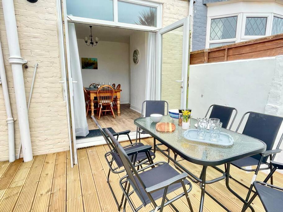 Portsmouth 3 Bedroom Getaway, Sleeps 6 Екстериор снимка