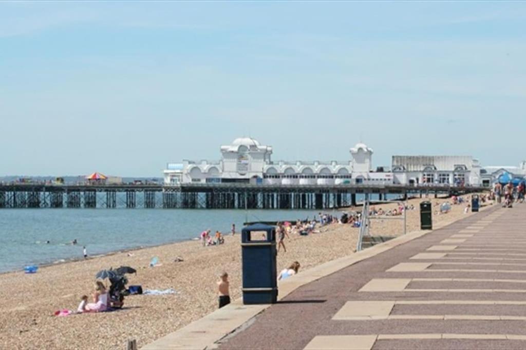 Portsmouth 3 Bedroom Getaway, Sleeps 6 Екстериор снимка