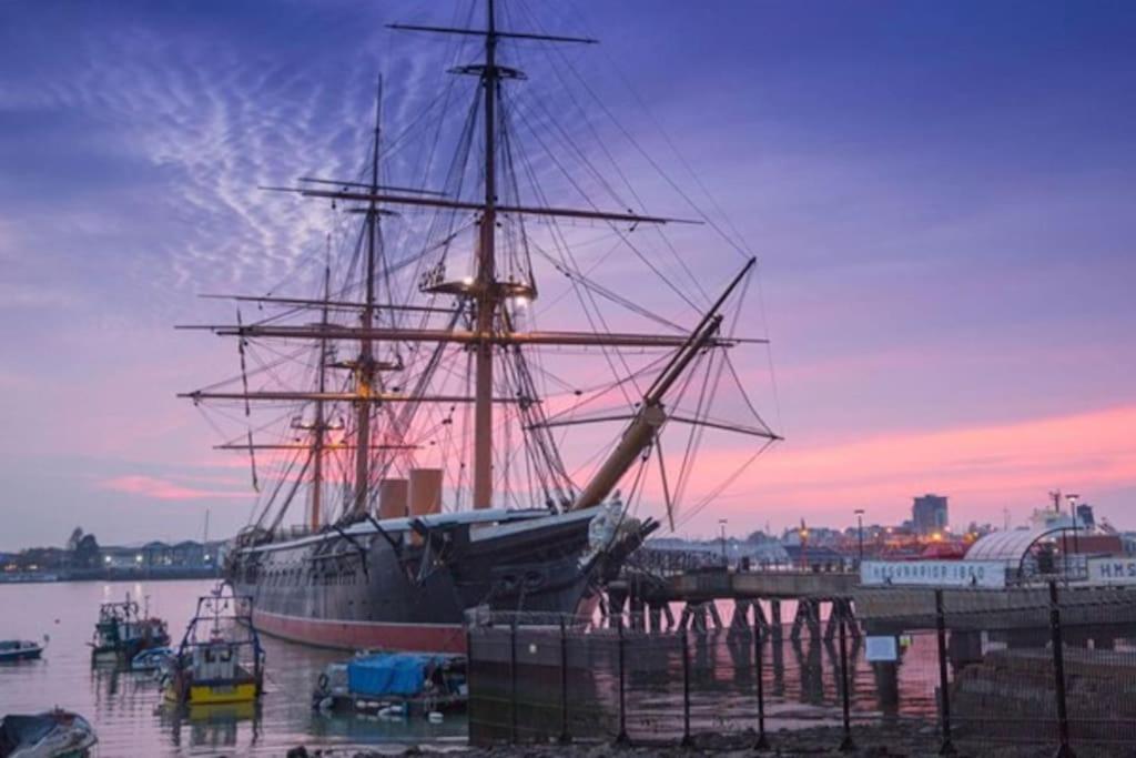 Portsmouth 3 Bedroom Getaway, Sleeps 6 Екстериор снимка