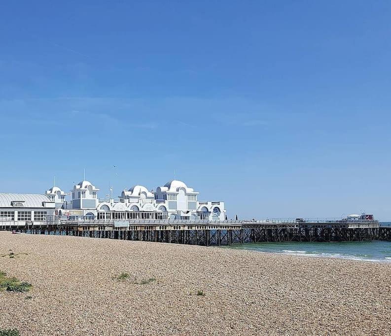 Portsmouth 3 Bedroom Getaway, Sleeps 6 Екстериор снимка