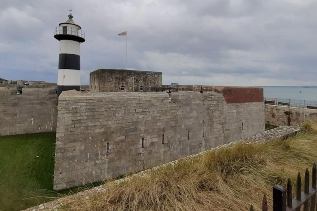 Portsmouth 3 Bedroom Getaway, Sleeps 6 Екстериор снимка
