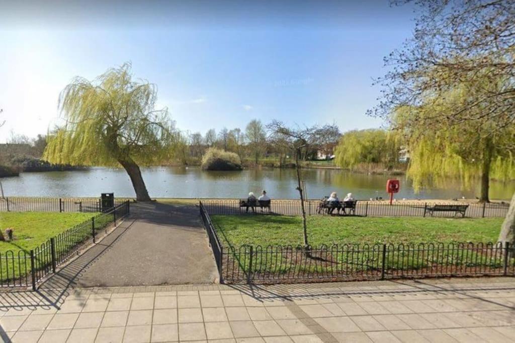 Portsmouth 3 Bedroom Getaway, Sleeps 6 Екстериор снимка