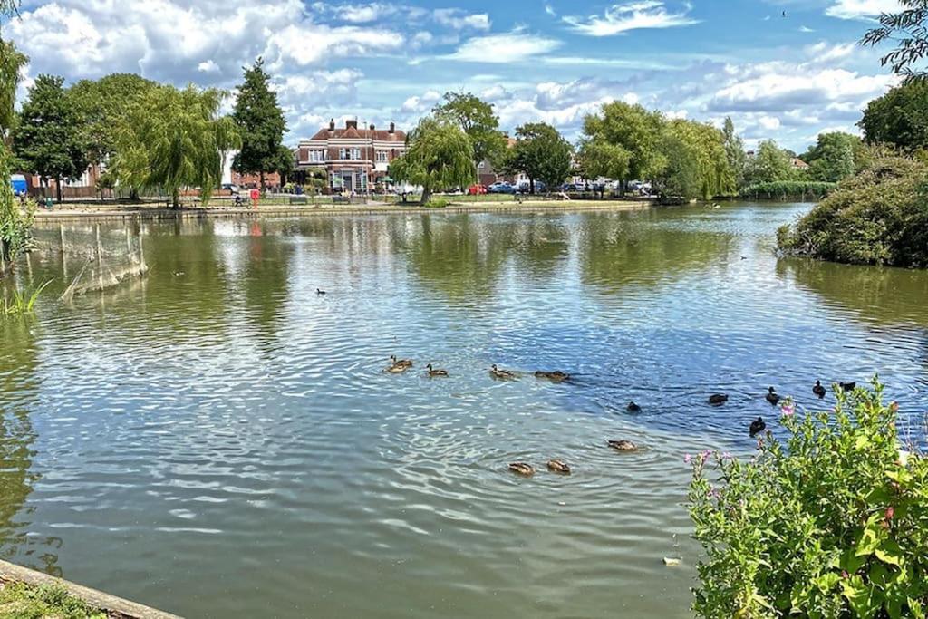Portsmouth 3 Bedroom Getaway, Sleeps 6 Екстериор снимка